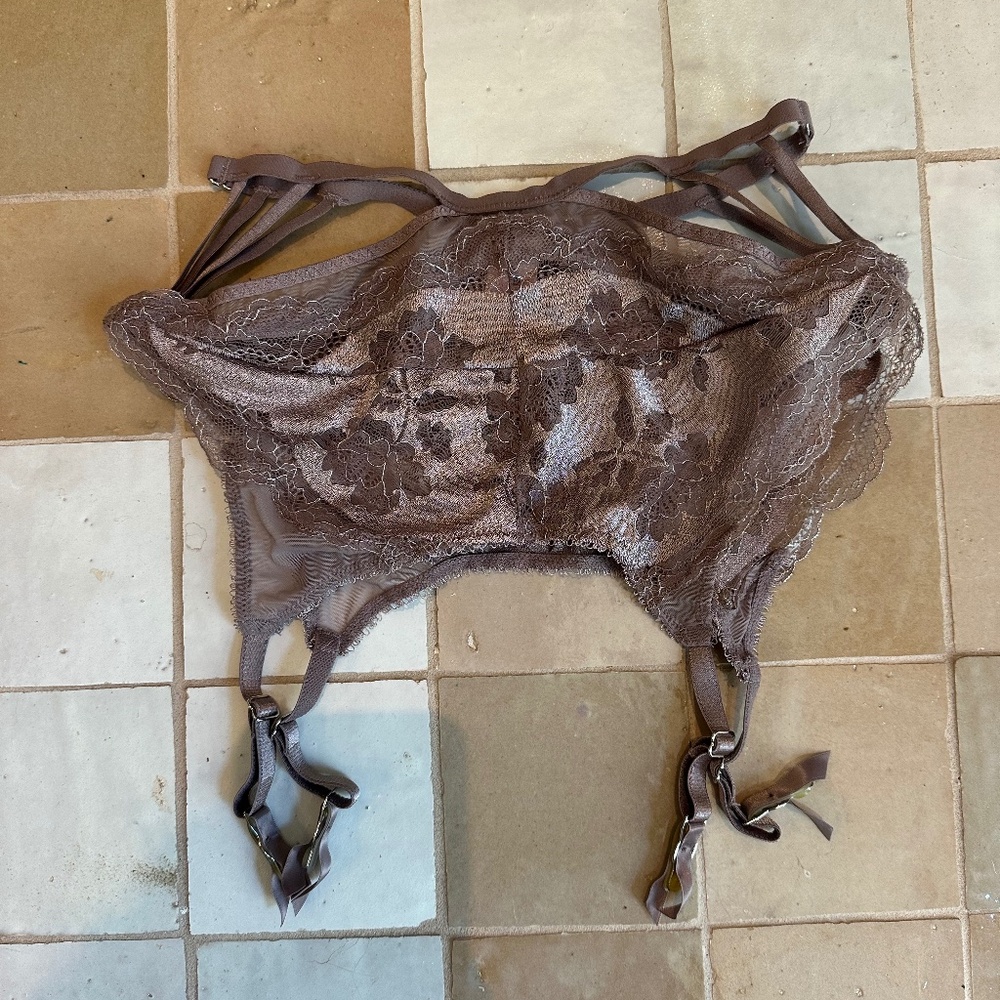 Victoria’s Secret mauve garter belt
